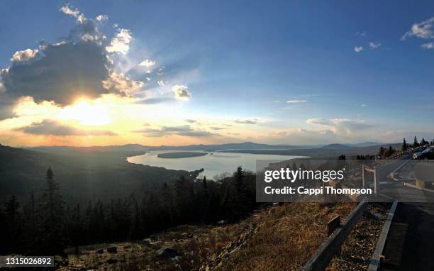 height of land tourist area with lake mooselookmeguntic in view near rangeley, maine usa - mooselookmeguntic lake stockfoto's en -beelden