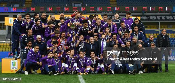 the players of Fiorentina Primavera celebrate victory during the News  Photo - Getty Images