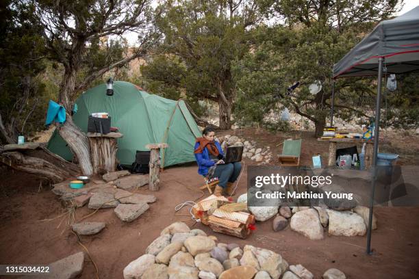 camping in the desert - laptop desert stock pictures, royalty-free photos & images