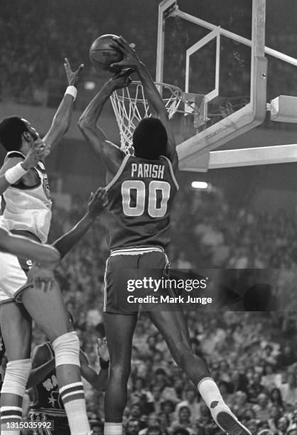 Denver Nuggets center Marvin Webster attempts to block a layup at the rim by Golden State Warriors center Robert Parrish during an NBA basketball...