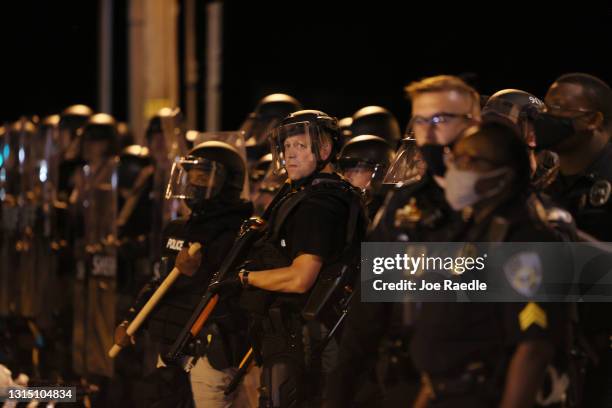 Protest Riot Night Sheriff Street Photos and Premium High Res Pictures - Getty Images
