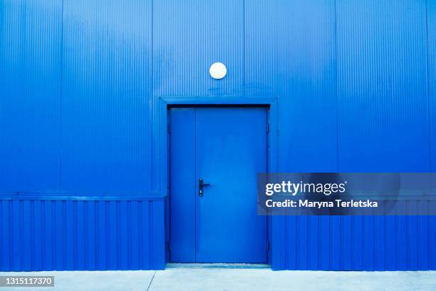 minimalistic concept with blue doors. - auto repair shop exterior stock pictures, royalty-free photos & images