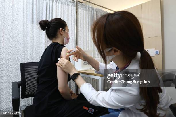 South Korean Olympic table tennis team player Jeon Ji-Hee receives the first dose of the Pfizer-BioNTech Covid-19 coronavirus vaccine at the National...