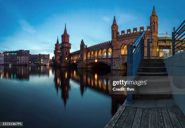 oberbaumbrücke at blue hour (berlin, germany) - oberbaumbruecke stock pictures, royalty-free photos & images