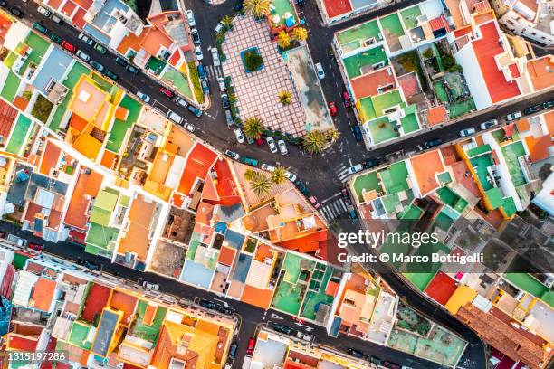 overhead view of colorful cityscape - abstract cityscape stockfoto's en -beelden