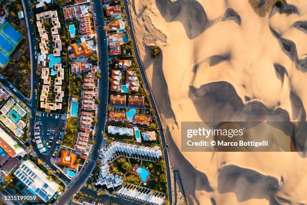 overhead view of cityscape and sand dunes in maspalomas, grand canary, spain - majestic city stock pictures, royalty-free photos & images