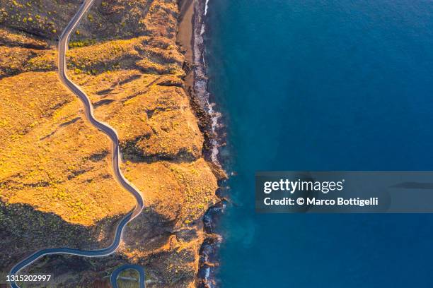 coastal road landscape - serpentinen stock-fotos und bilder