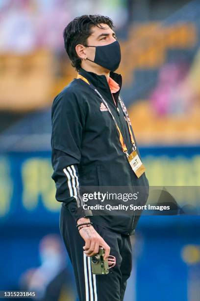 Hector Bellerin of Arsenal looks on prior to the UEFA Europa League Semi-final First Leg match between Villareal CF and Arsenal at Estadio de la...