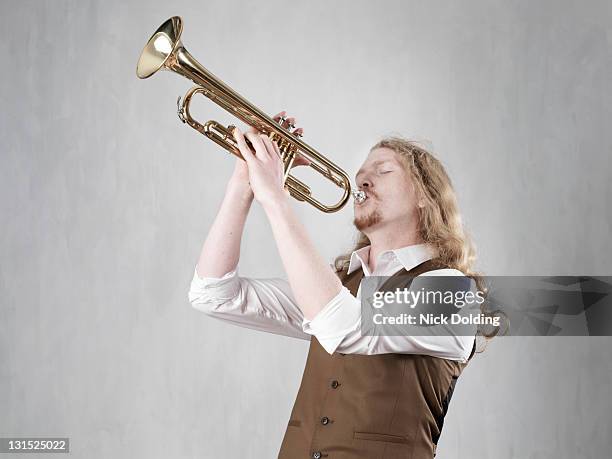 light500 - trumpet fotografías e imágenes de stock