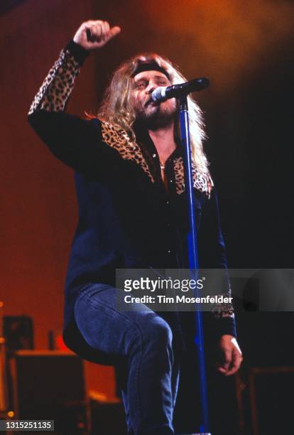 Johnny Van Zant of Lynyrd Skynyrd performs at Shoreline Amphitheatre on May 30, 1996 in Mountain View, California.