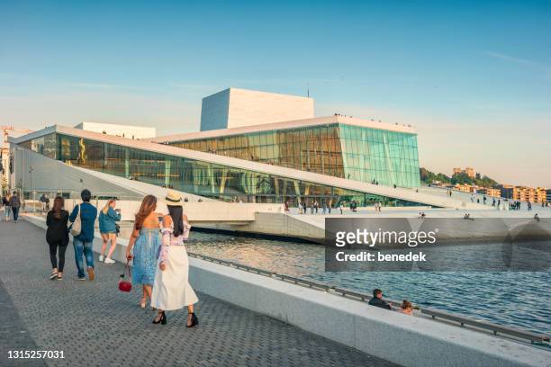 oslo opera house norwegen - waterfront stock-fotos und bilder