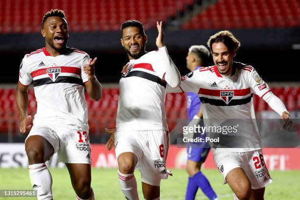Reinaldo of Sao Paulo celebrates with teammates after scoring the second goal of his team via penalty during a match between Sao Paulo and Rentistas...