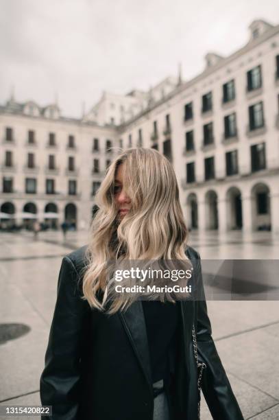 young woman with bleached hair - young woman gray hair stock pictures, royalty-free photos & images