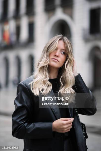 young woman with bleached hair - young woman grey hair stock pictures, royalty-free photos & images