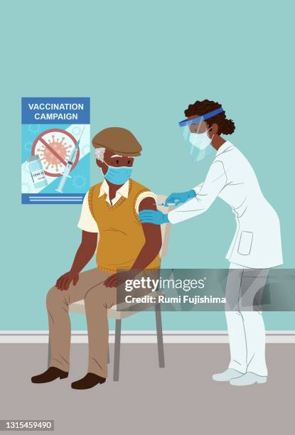 stockillustraties, clipart, cartoons en iconen met vaccinatie bij ouderen - zuster