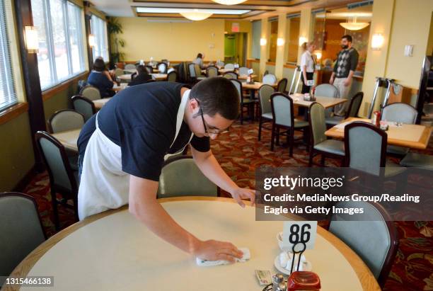 Busboy Races Busboy Photos and Premium High Res Pictures - Getty Images