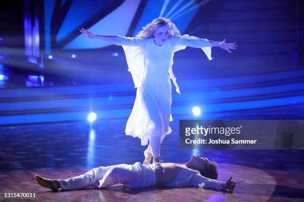 Ilse DeLange and Evgeny Vinokurov perform on stage during the 8th show of the 14th season of the television competition "Let's Dance" on April 30,...
