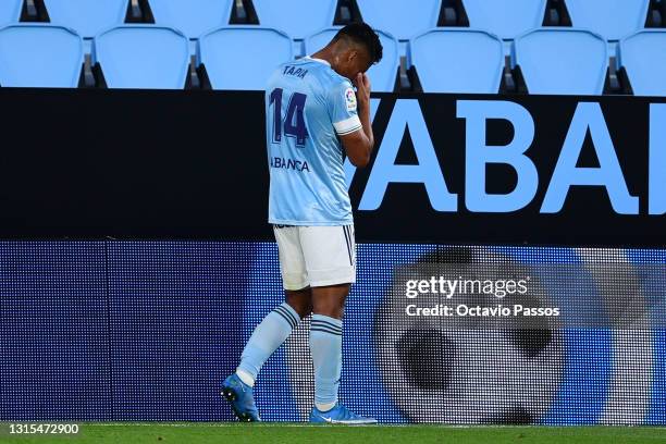 Renato Tapia of RC Celta reacts after leaves the match injury during the La Liga Santander match between RC Celta and Levante UD at Abanca-Balaídos...