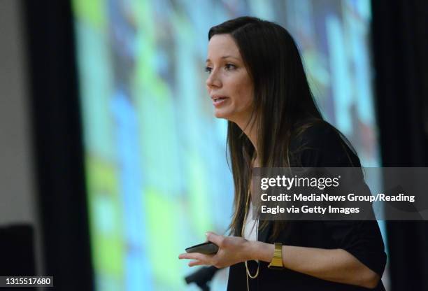 Deanne 13 photos et images haute résolution de Deanne Bell - Getty Images