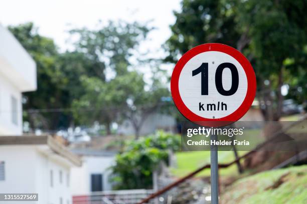 keep slow - speed limit traffic sign - keep out sign ストックフォトと画像