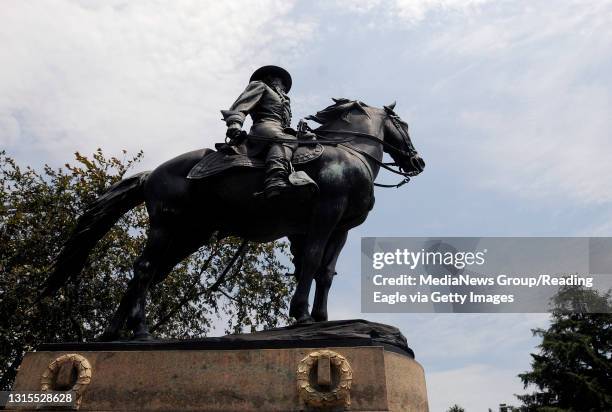 Mpc Statue 36 David Mcmurtrie Gregg Stock Photos, High-Res Pictures, and Images ...