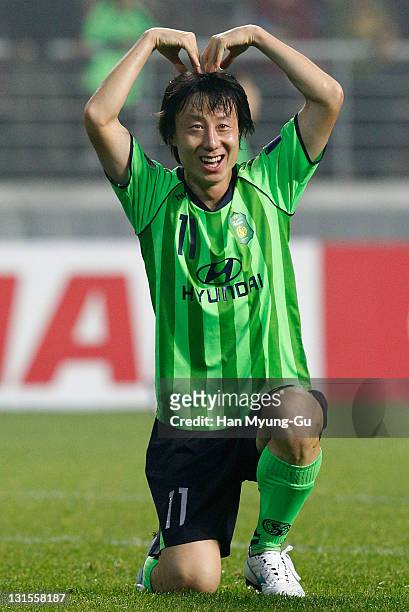 Lee Sung-Hyun of Jeonbuk Hyundai Motors celebrates his goal during the AFC Champions League Final Match between Jeonbuk Hyundai Motors of South Korea...