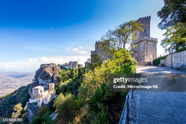 castello di venere on top of the hill in erice - erice imagens e fotografias de stock