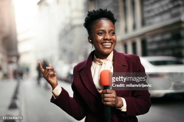 african female news reporter in live broadcasting - tv reporter street stock pictures, royalty-free photos & images