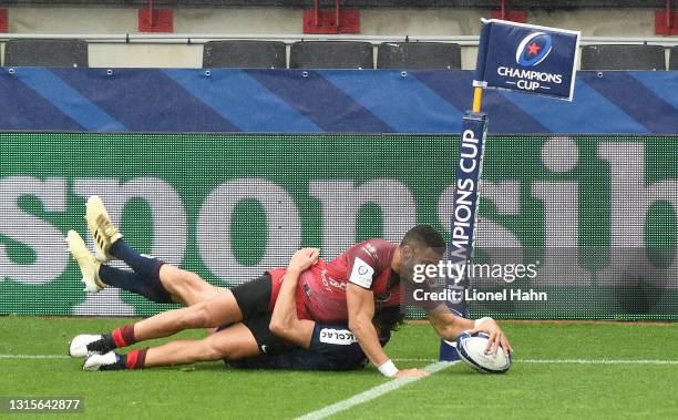 Matthis Lebel of Toulouse scores their first try during the Heineken Champions Cup Semi Final match between Toulouse and Bordeaux Begles at Stade...