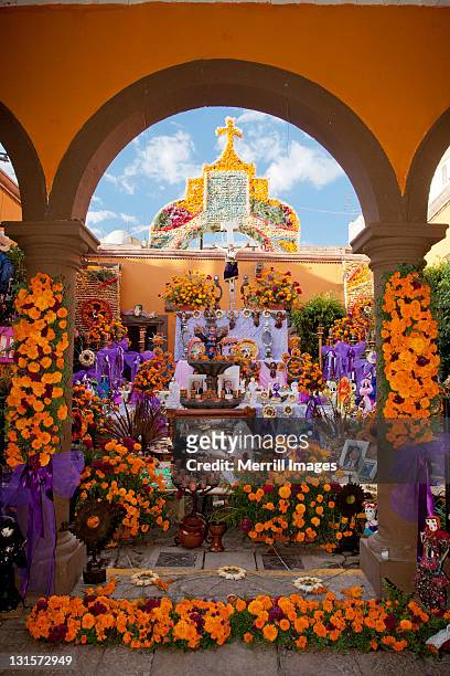 day of the dead altar. - day of the dead stock pictures, royalty-free photos & images