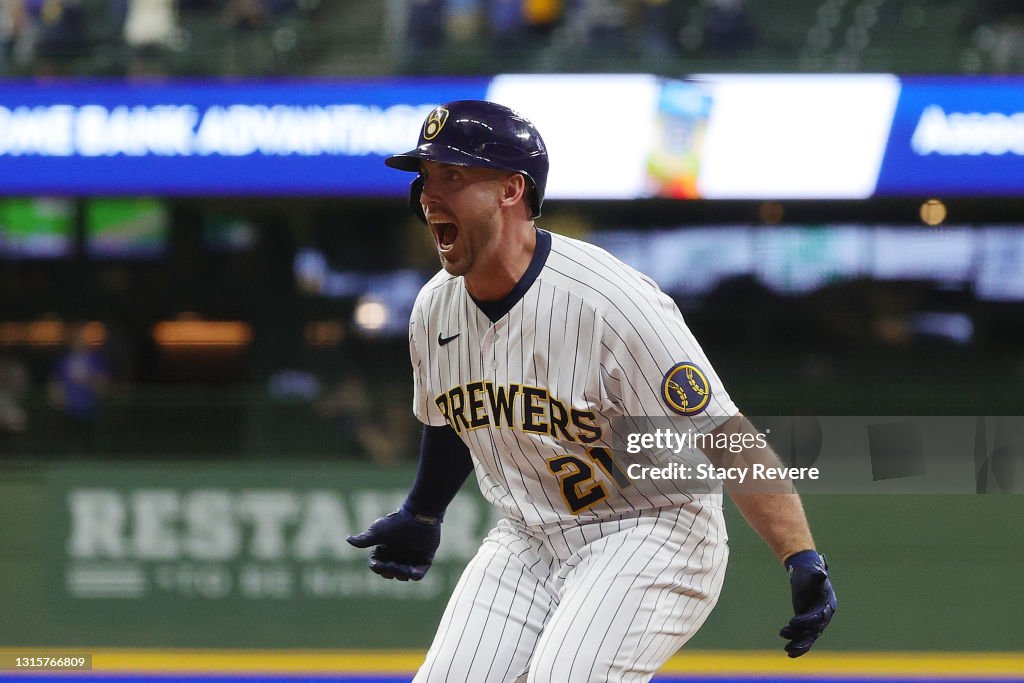 Los Angeles Dodgers v Milwaukee Brewers