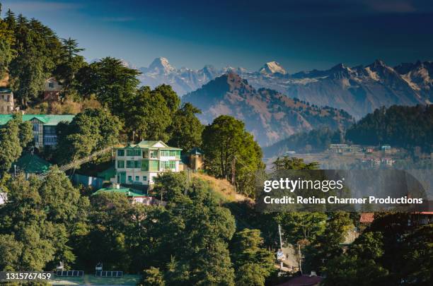 sunrise over shimla hills with snowcapped peaks, himachal pradesh, india - himachal pradesh fotografías e imágenes de stock