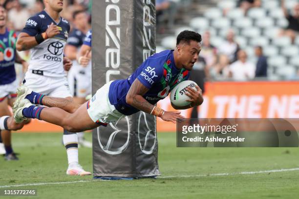 Adam Pompey of the Warriors scores a try during the round eight NRL match between the New Zealand Warriors and the North Queensland Cowboys at...