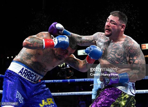 Andy Ruiz punches Chris Arreola with a right hook, Ruiz would win in a 12 round unanimous decision, during a heavyweight bout at Dignity Health...