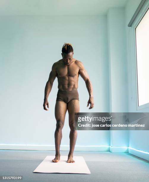 afro bodybuilder man doing poses in gym - black male bodybuilders stock pictures, royalty-free photos & images