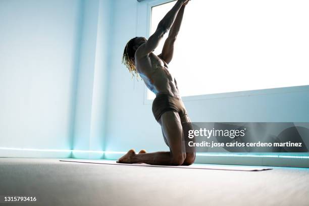 black man with dreadlocks, big muscles in the gym - male gymnast stock pictures, royalty-free photos & images