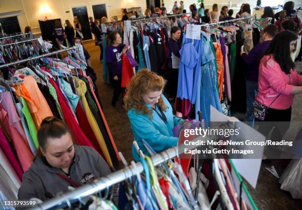 Used Gown Rack 22 Prom Dresses On Rack Stock Photos, High-Res Pictures, and Images ...