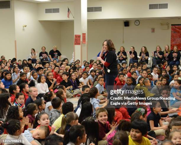 143 Kids Pep Rally Stock Photos, High-Res Pictures, and Images - Getty ...