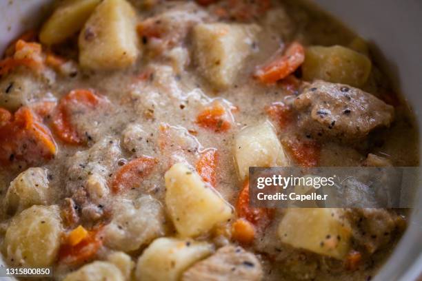 gastronomie - blanquette de veau française - kalfsvlees stockfoto's en -beelden