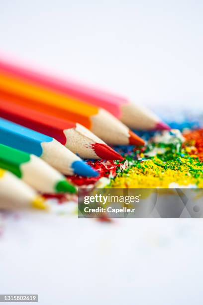 crayons de couleurs - crayola stock pictures, royalty-free photos & images