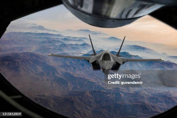 mid-air refueling - fighter plane stock pictures, royalty-free photos & images