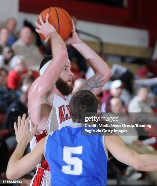 Shane Rivers Basketball Shane Irwin Photos and Premium High Res Pictures - Getty Images