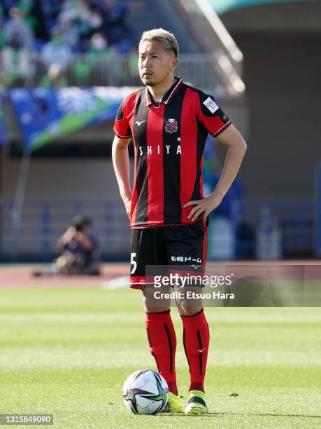 Akito Fukumori of Consadole Sapporo in action during the J.League Meiji Yasuda J1 match between Shonan Bellmare and Consadole Sapporo at Lemon Gas...