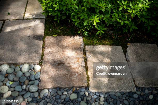 flagstone landscaping stones and steps - landscaped walkway stock pictures, royalty-free photos & images