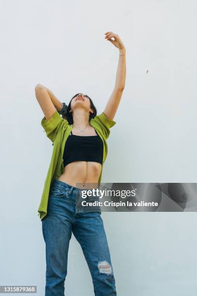 portrait of happy girl teenager wears black top and jeans - belly dancer stockfoto's en -beelden