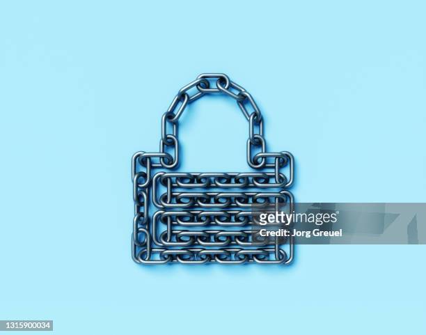 Chain forming a padlock
