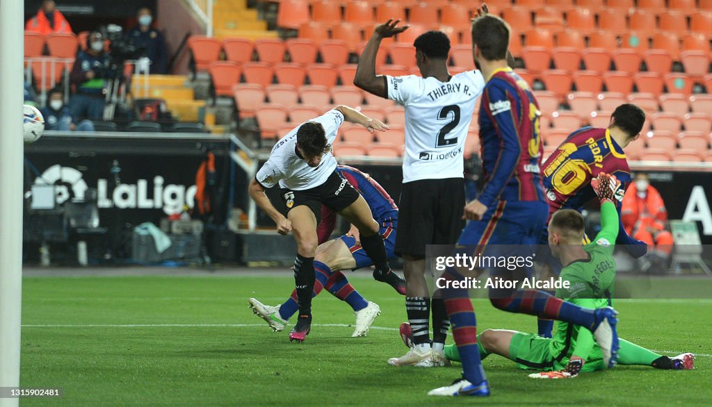 Valencia CF v FC Barcelona - La Liga Santander