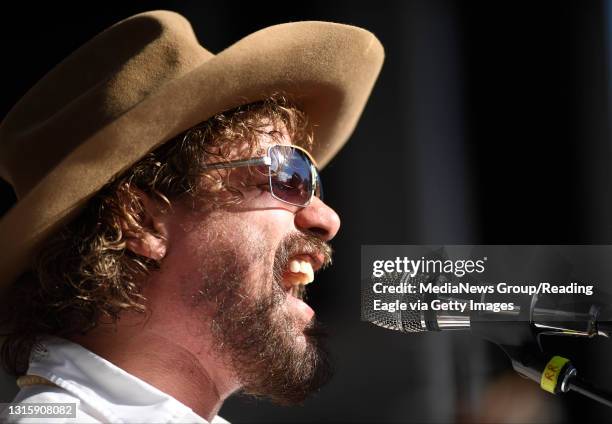 Rusted Root Singer 61 Michael Glabicki Stock Photos, High-Res Pictures, and Images - Getty ...