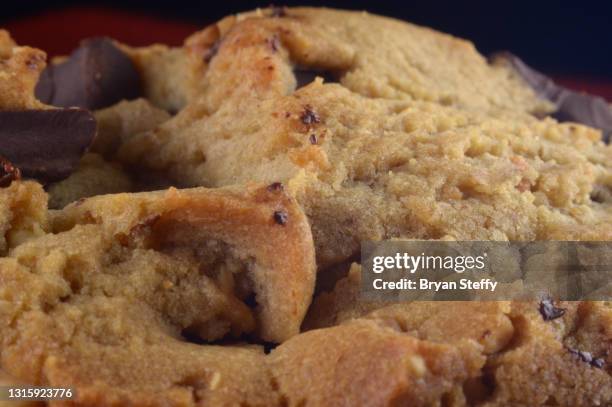peanut butter chocolate chunk cookie - chocolate shaving stock pictures, royalty-free photos & images