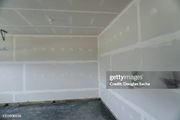 new drywall boards create interior walls - drywall stock-fotos und bilder